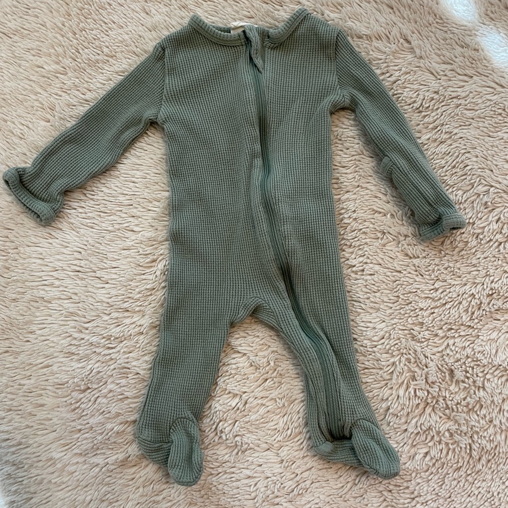 SpearmintLOVE size 0-3 months waffle footie